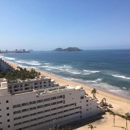 Beautiful 3 Bedroom, Fully Furnished, On The Beach Mazatlán Extérieur photo