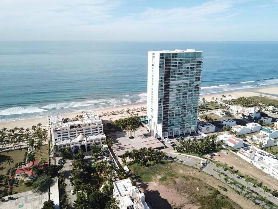 Beautiful 3 Bedroom, Fully Furnished, On The Beach Mazatlán Extérieur photo