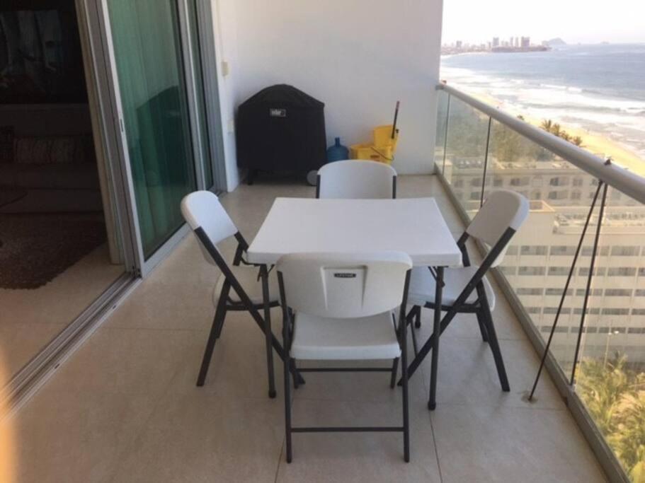 Beautiful 3 Bedroom, Fully Furnished, On The Beach Mazatlán Extérieur photo